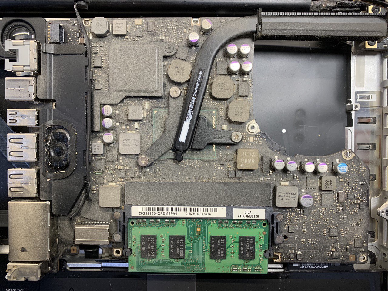 MacBook Pro много пыли внутри