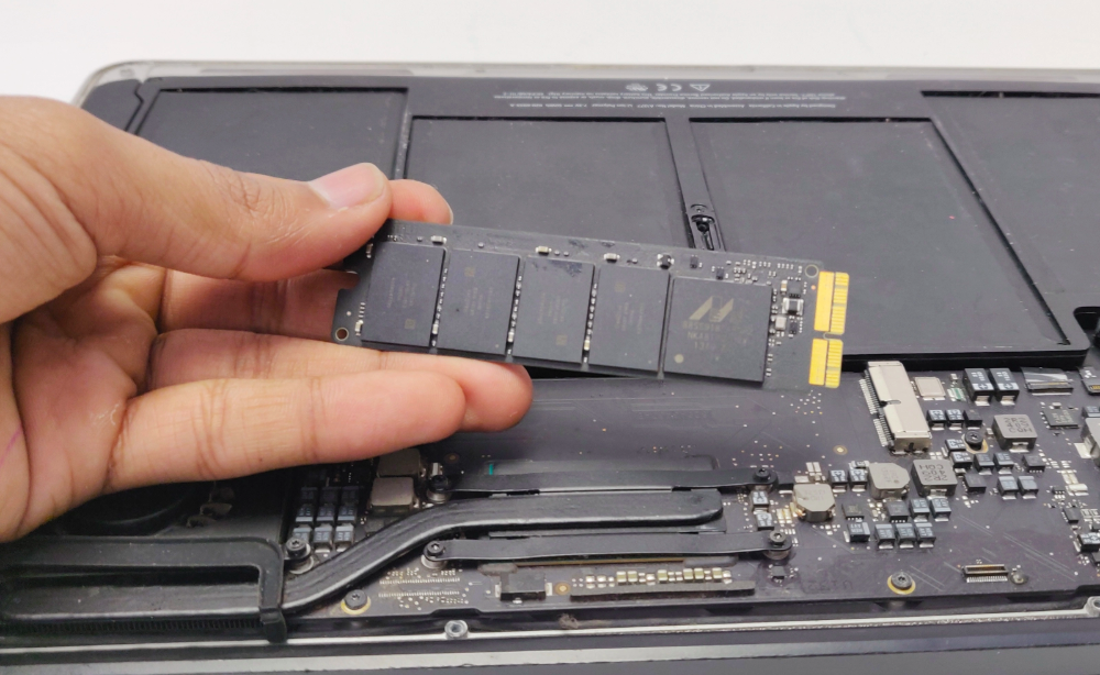 Замена SSD-накопителя MacBook в UiPservice