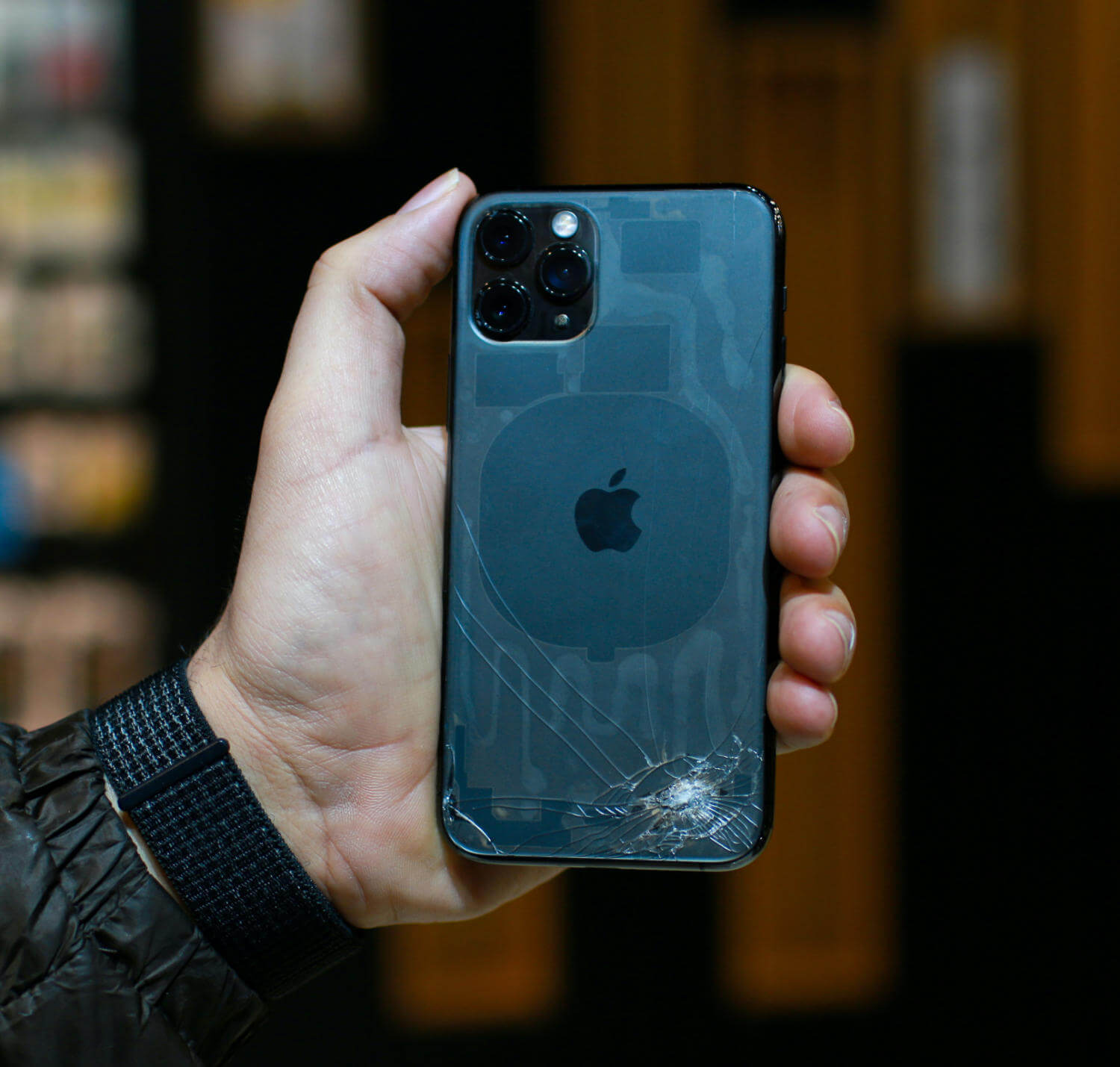 Замена заднего стекла iPhone