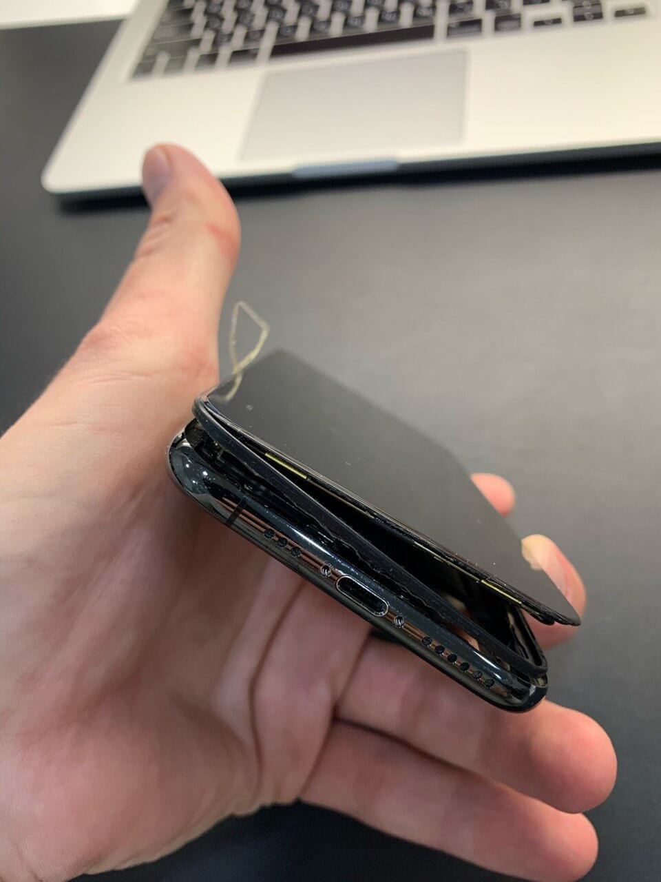 сломанный iPhone X